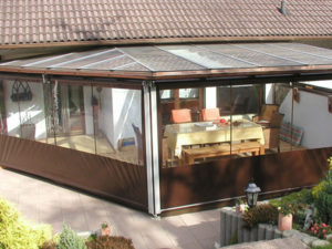 Terrassenplane für Sicht- und Windschutz