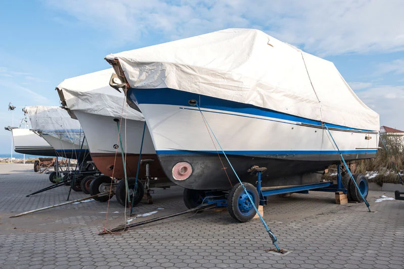 Winterplane fuer Boot, draußen